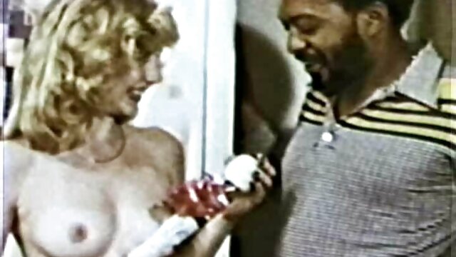 Vidéo Cherie DeVille gorge et blonde a lunette porn taquine