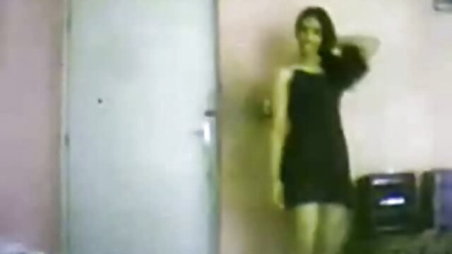Vidéo Hotwife Sarah Vandella se fait baiser par la porno femme avec animaux BBC