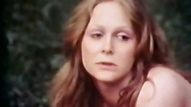 Vidéo Plantureuse salope aux cheveux de femme a lunette porno corbeau attache un étalon excité et le fouette